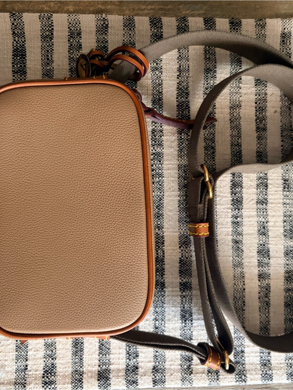 Dooney & Bourke All Weather Camera Bag - Pebble Leather - Picture 3 of 8